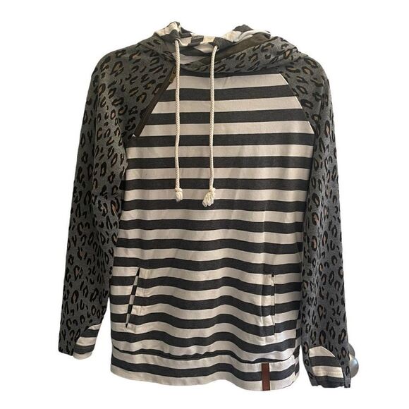 Ampersand Avenue Striped Cheetah Print Hooded Sweatshirt Top Women’s Size Small - Picture 2 of 5
